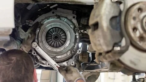 Clutch service illustration